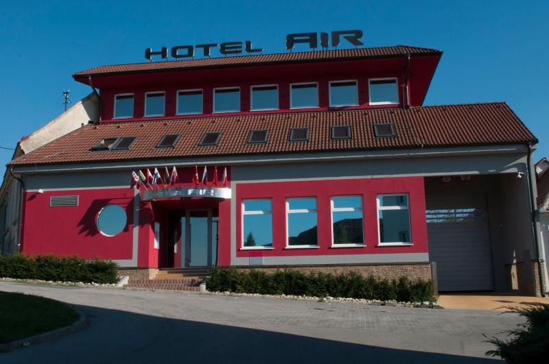 Air Hotel — general view
