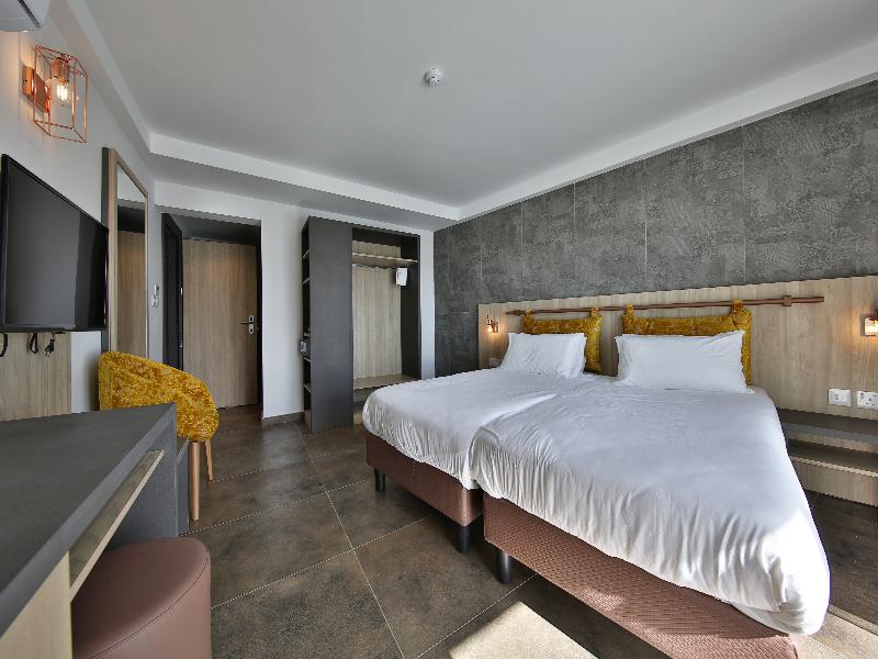 Ivy Hotel image