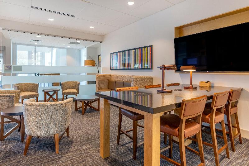 Holiday Inn Express Phoenix Dwtn State Capitol photo 12