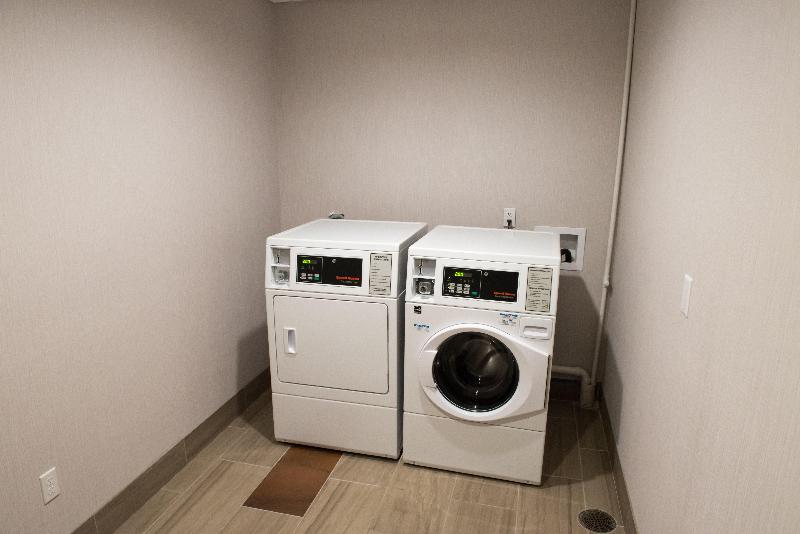 Holiday Inn Express & Suites Fort Wayne North image