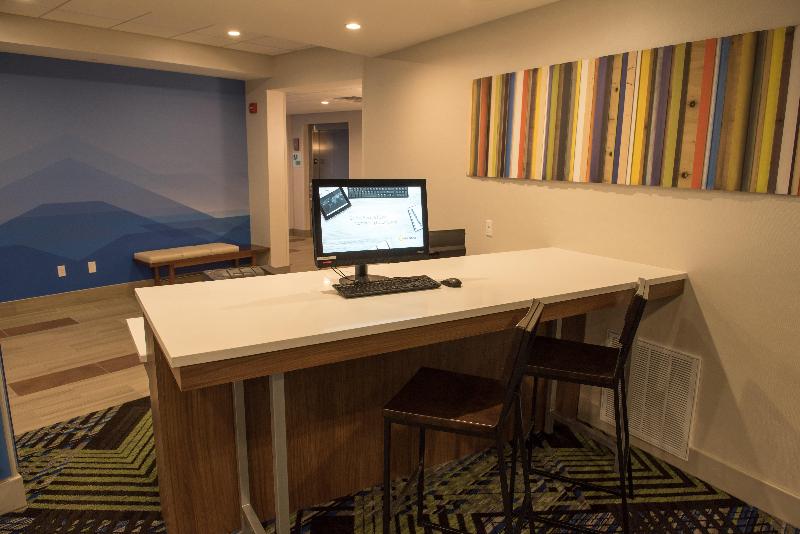 Holiday Inn Express & Suites Fort Wayne North image