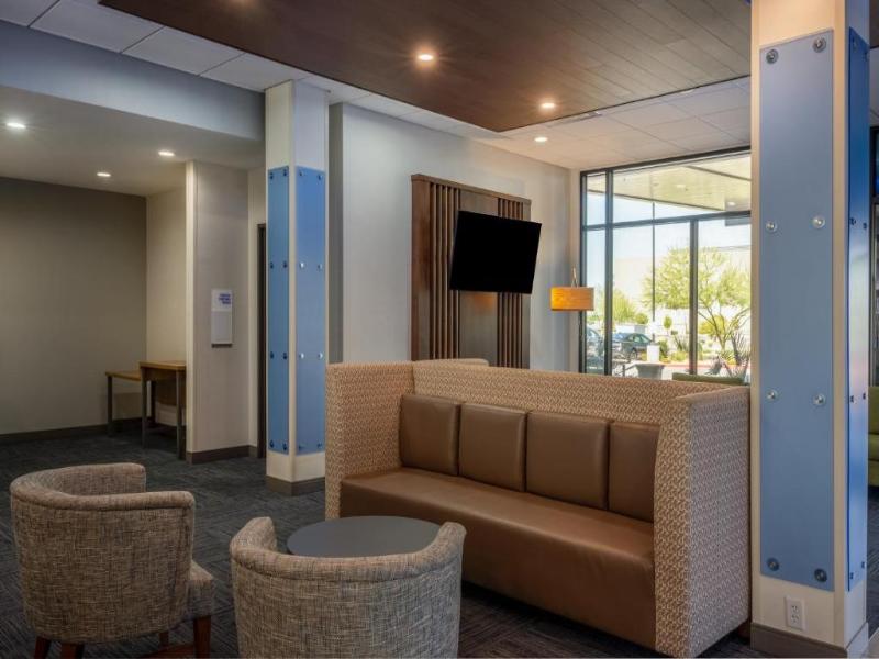 Holiday Inn Express & Suites Gilbert Mesa Gateway image