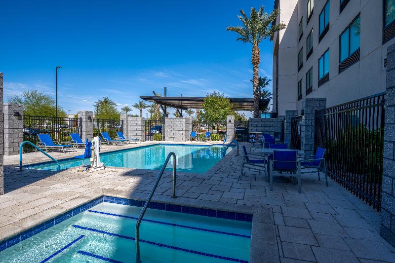 Holiday Inn Express & Suites Gilbert Mesa Gateway image