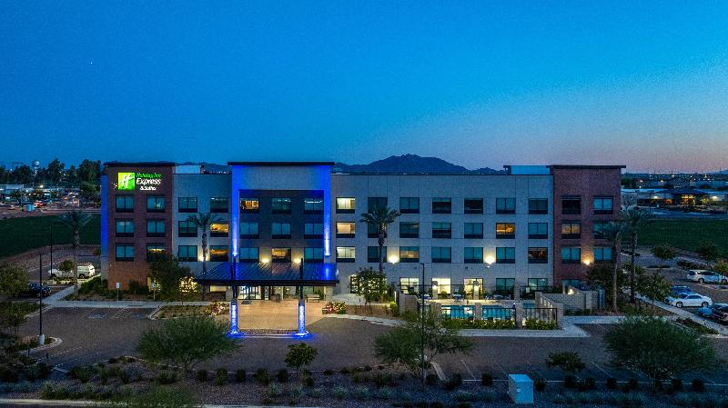 Holiday Inn Express & Suites Gilbert Mesa Gateway image