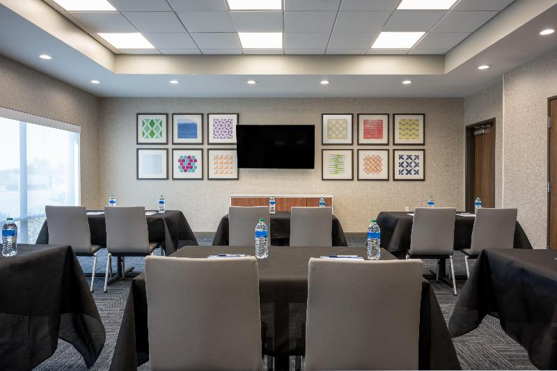 Holiday Inn Express & Suites Gilbert Mesa Gateway image