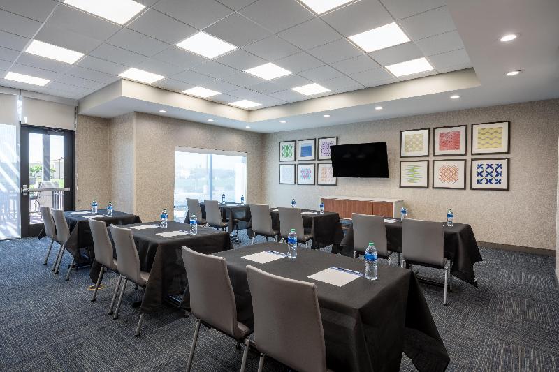 Holiday Inn Express & Suites Gilbert Mesa Gateway image