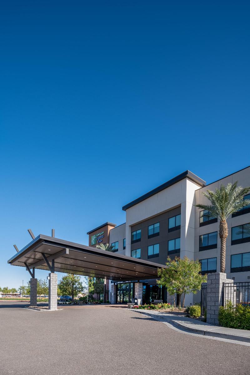 Holiday Inn Express & Suites Gilbert Mesa Gateway image