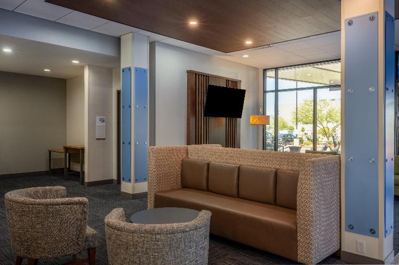 Holiday Inn Express & Suites Gilbert Mesa Gateway image