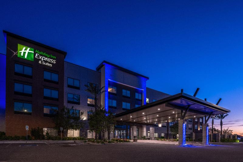 Holiday Inn Express & Suites Gilbert Mesa Gateway image