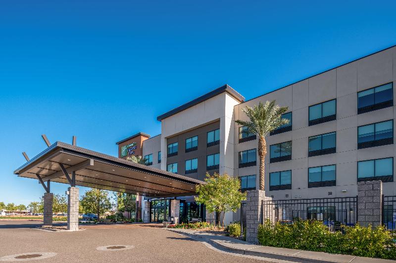 Holiday Inn Express & Suites Gilbert Mesa Gateway image