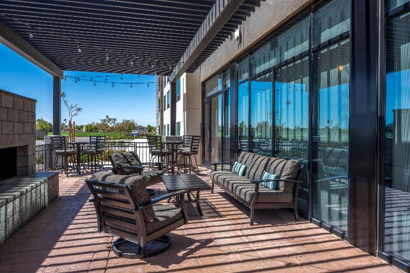 Holiday Inn Express & Suites Gilbert Mesa Gateway image