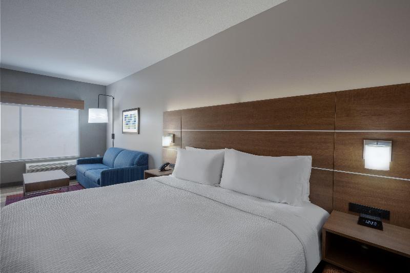 Holiday Inn Express & Suites Gilbert Mesa Gateway image