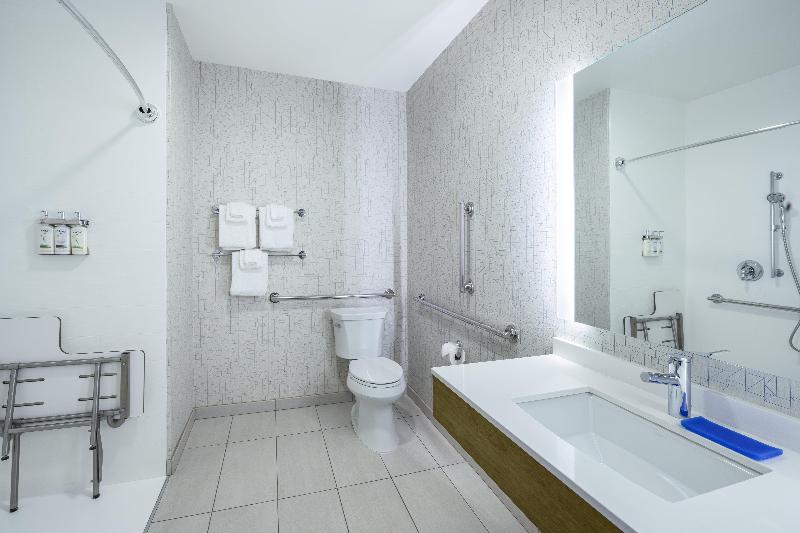 Holiday Inn Express & Suites Gilbert Mesa Gateway image