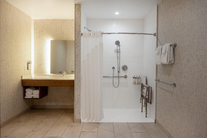 Holiday Inn Express & Suites Gilbert Mesa Gateway image