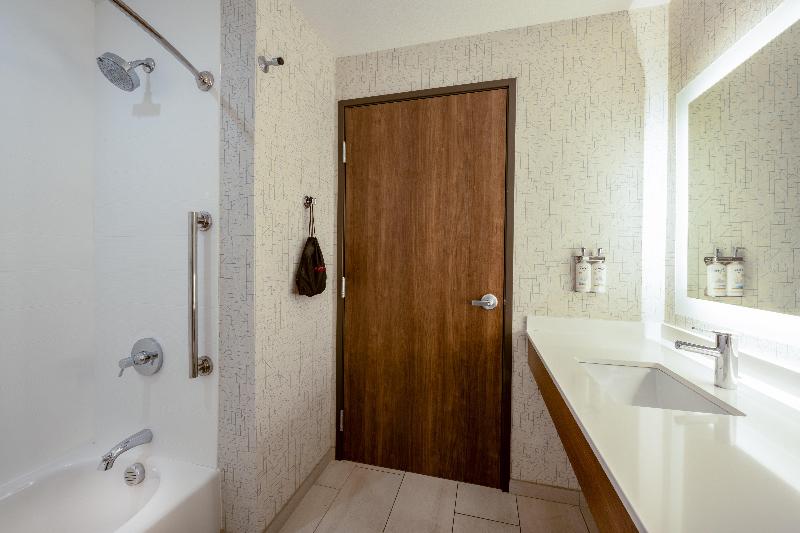 Holiday Inn Express & Suites Gilbert Mesa Gateway image