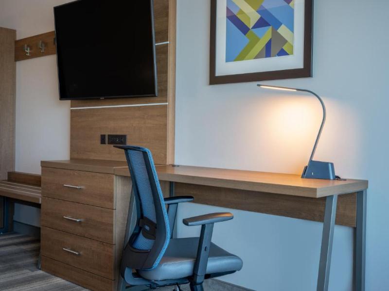 Holiday Inn Express & Suites Gilbert Mesa Gateway image