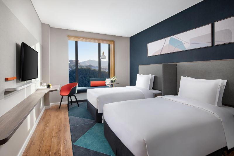 Holiday Inn Express Chengde Park View image