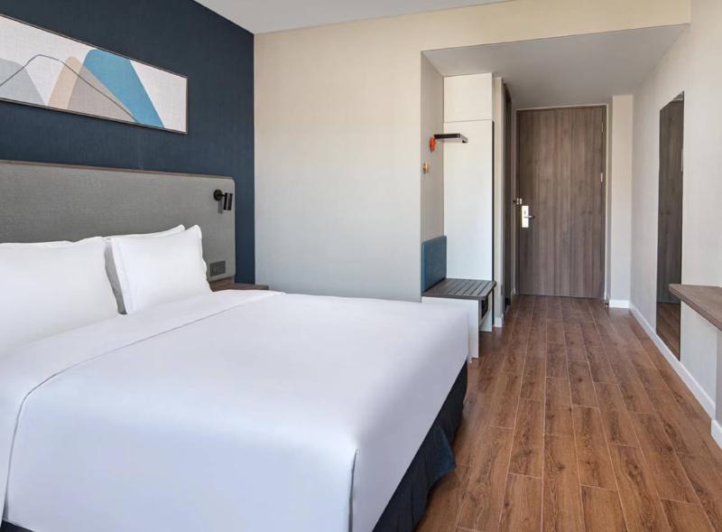 Holiday Inn Express Chengde Park View image