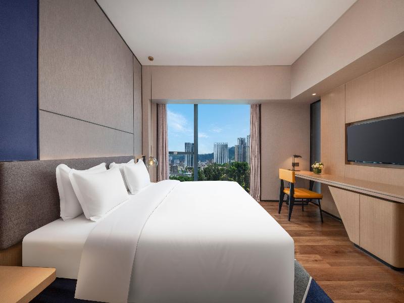 Holiday Inn Express Shenzhen Longhua image