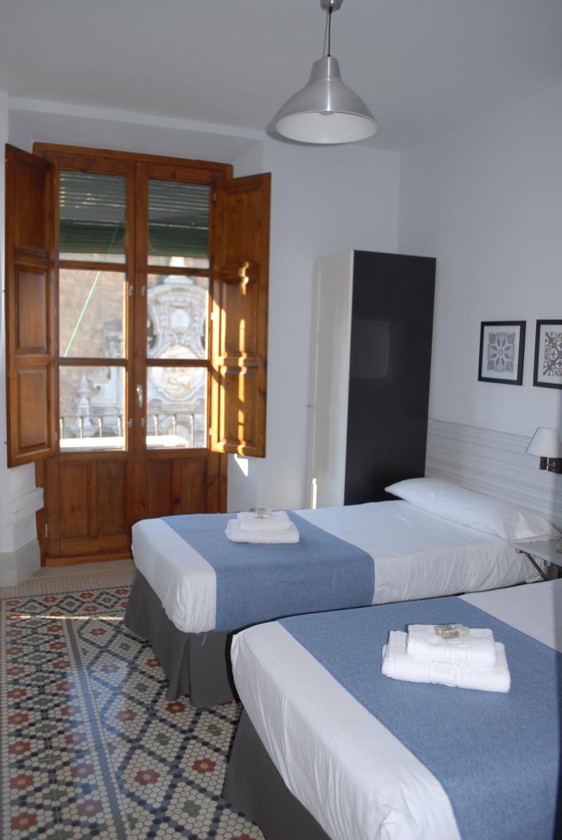 La Perla Granada Suites image