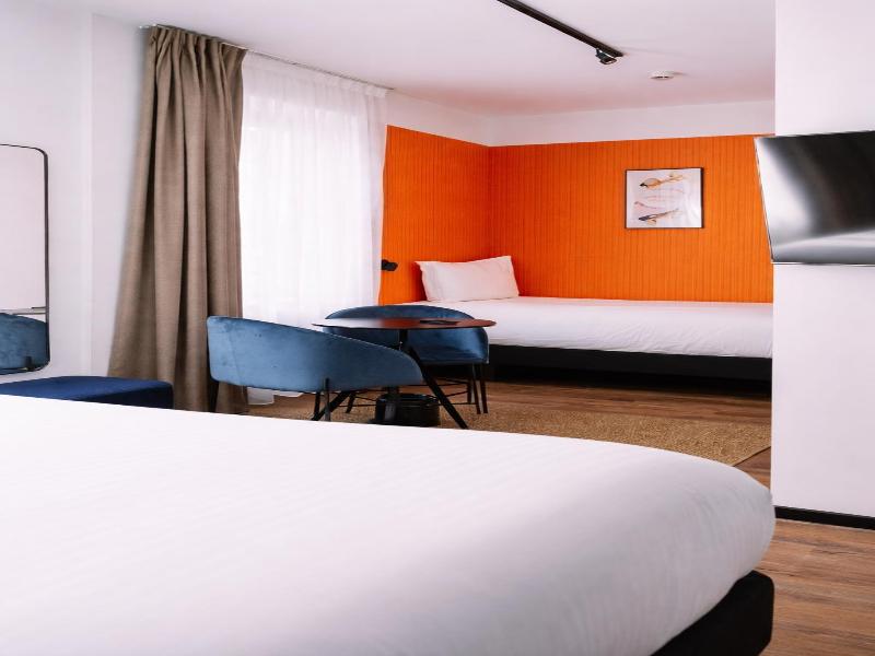 Clap Clap Hotel image