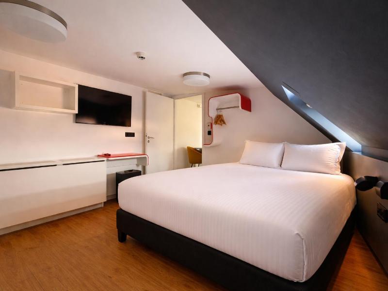 Clap Clap Hotel image