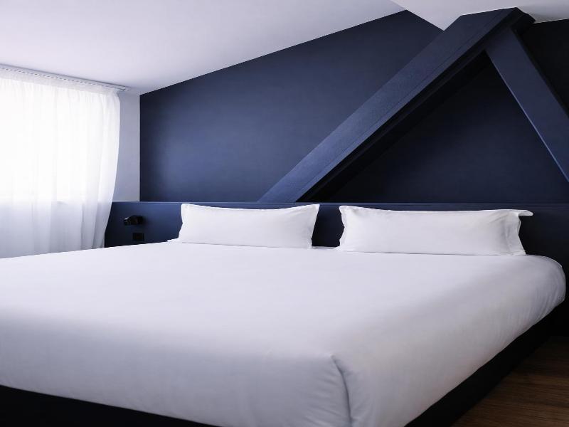 Clap Clap Hotel image