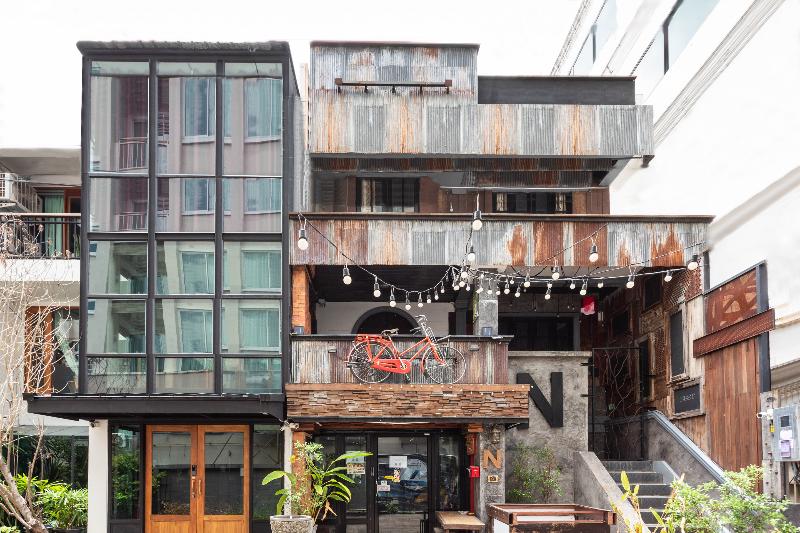 1049 N Nimman