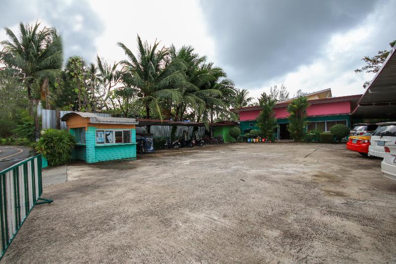 OYO 75361 Phuket Airport Sonwa Resort