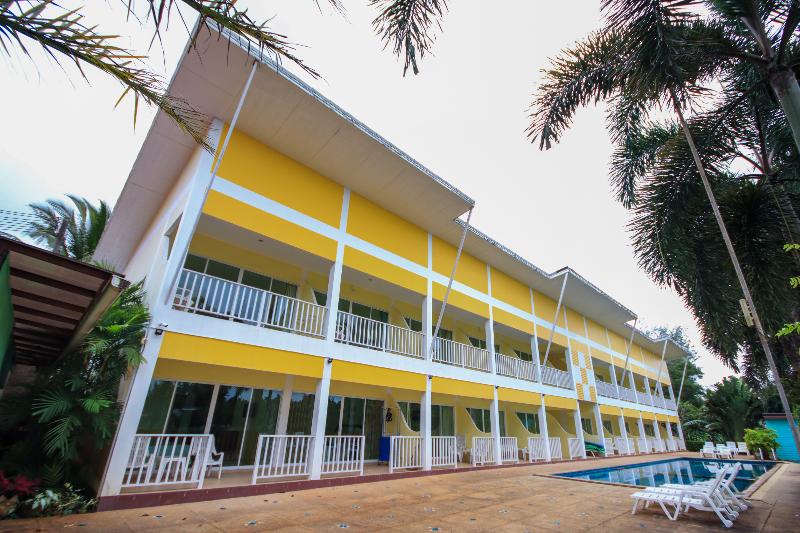 OYO 75361 Phuket Airport Sonwa Resort
