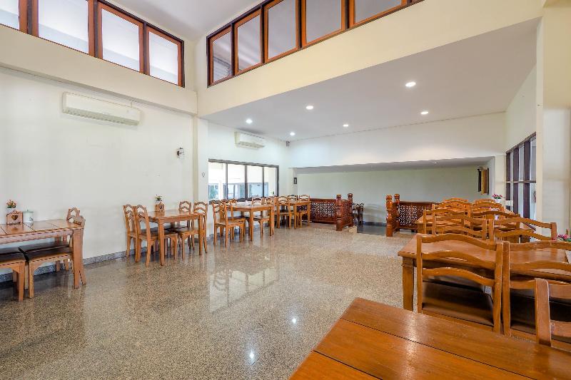 OYO 859 Golden Land Hotel
