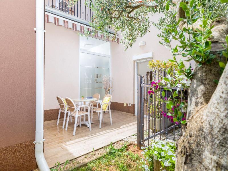 Villa Nina Apartments image