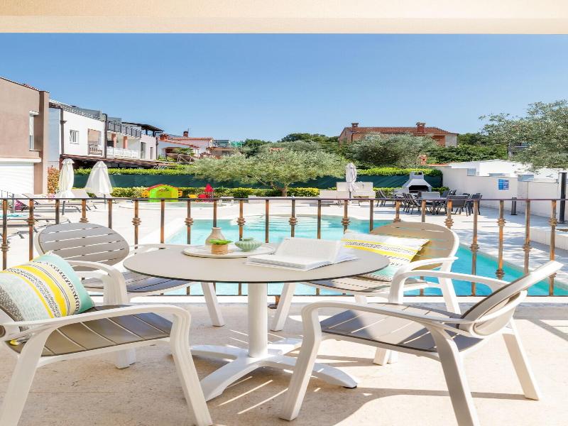 Villa Nina Apartments image