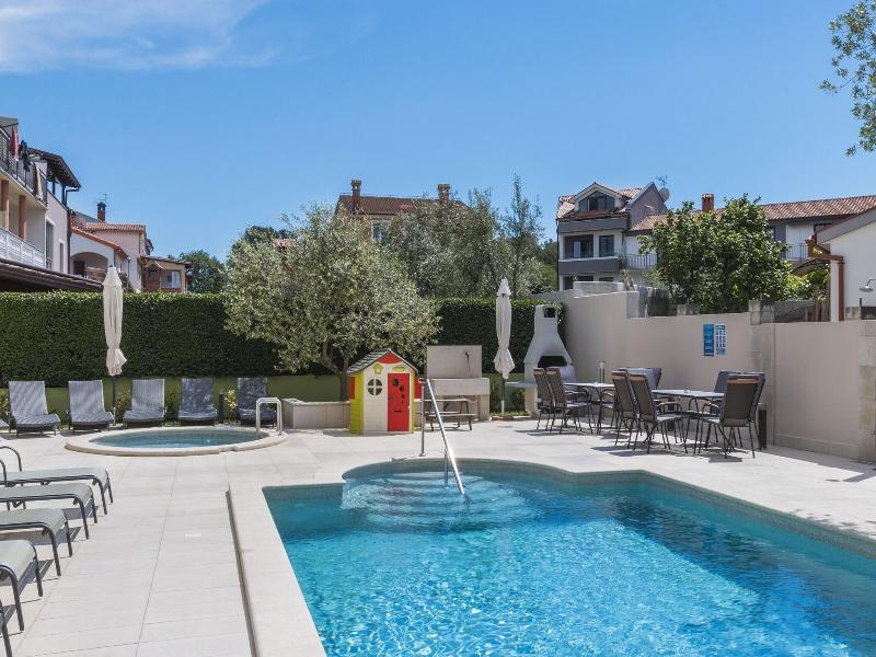 Villa Nina Apartments image