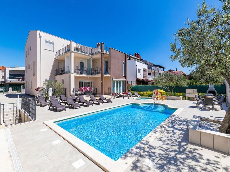 Villa Nina Apartments image