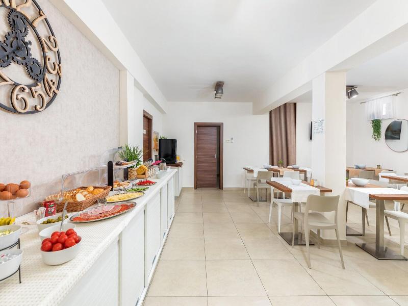 Villa Nina Apartments image