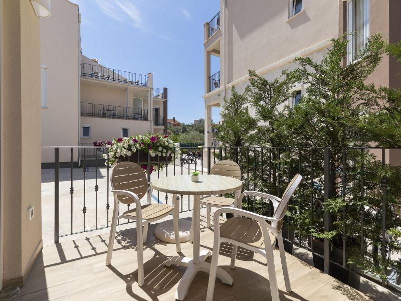Villa Nina Apartments image