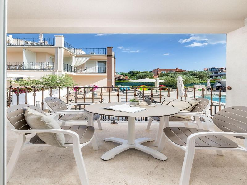 Villa Nina Apartments image