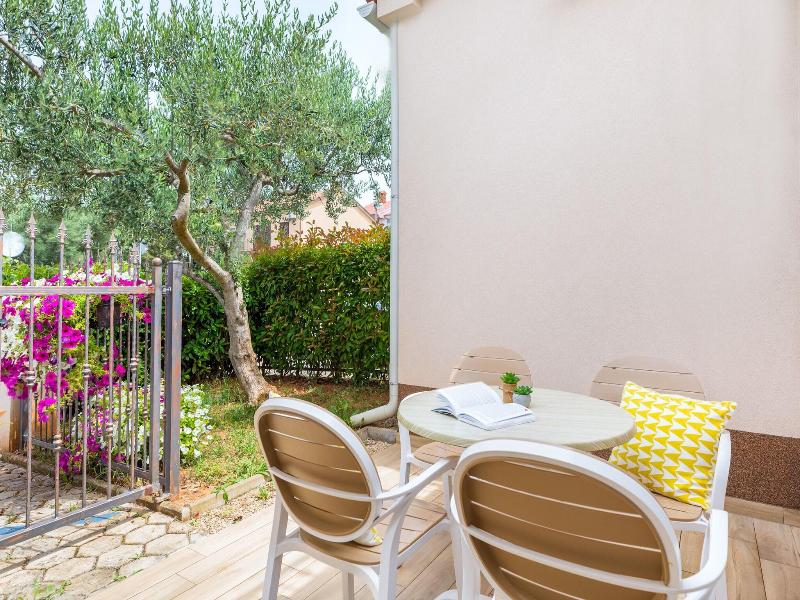 Villa Nina Apartments image