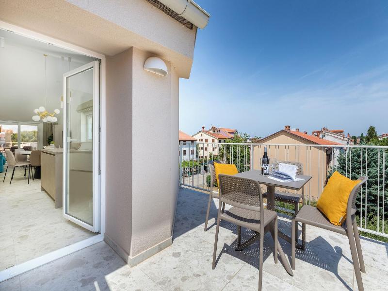 Villa Nina Apartments image