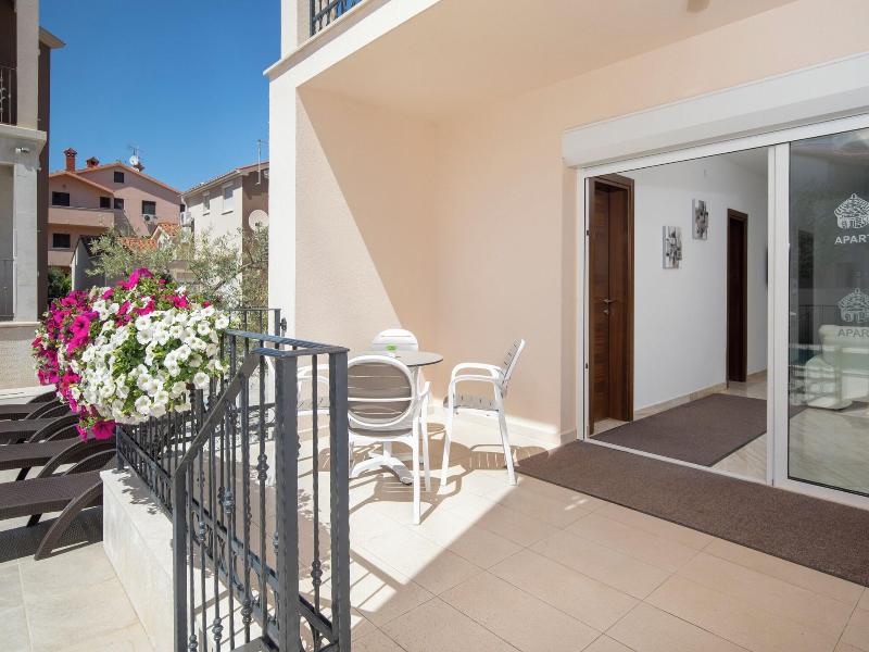 Villa Nina Apartments image