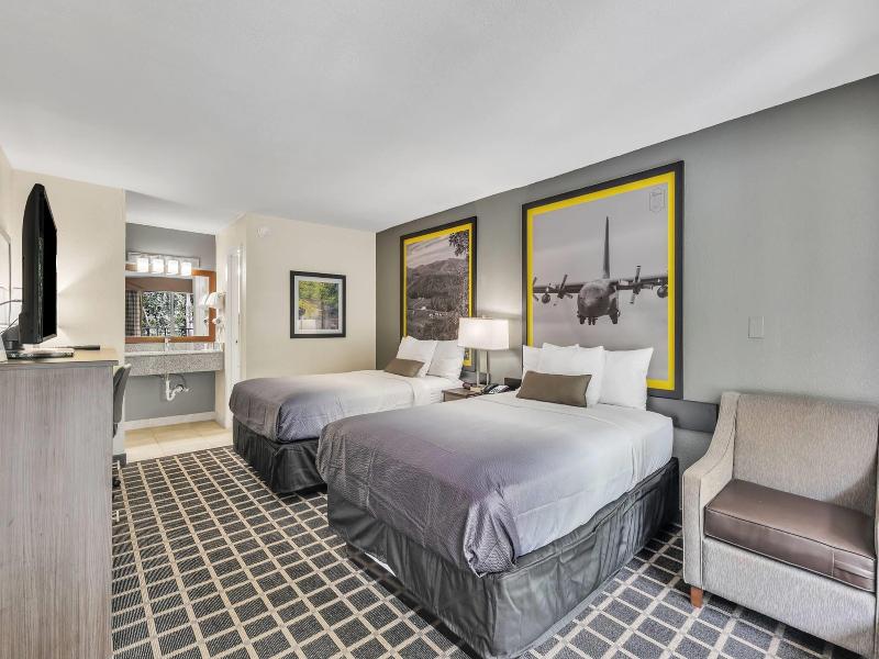 Super 8 by Wyndham Morganton image