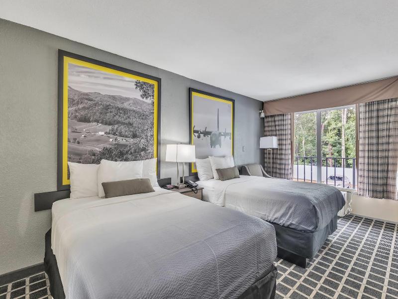Super 8 by Wyndham Morganton image