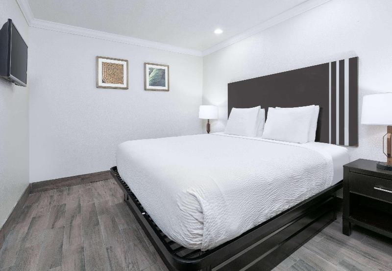 Ramada by Wyndham Diamondhead I-10/Gulfport image