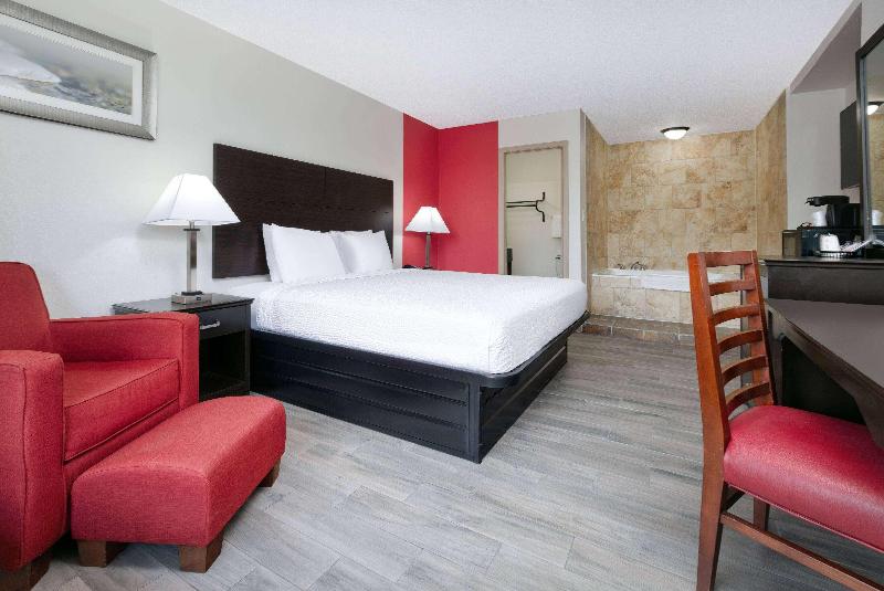 Ramada by Wyndham Diamondhead I-10/Gulfport image