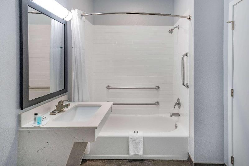 Days Inn & Suites Horn Lake / Graceland Area image