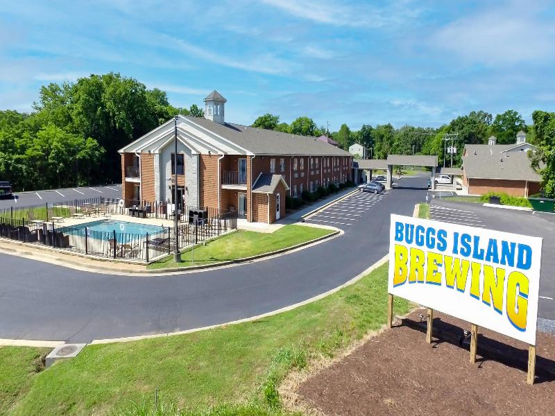 Clarion Pointe on the lake Clarksville South Hill image