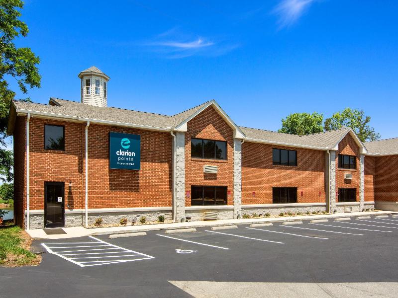 Clarion Pointe on the lake Clarksville South Hill image