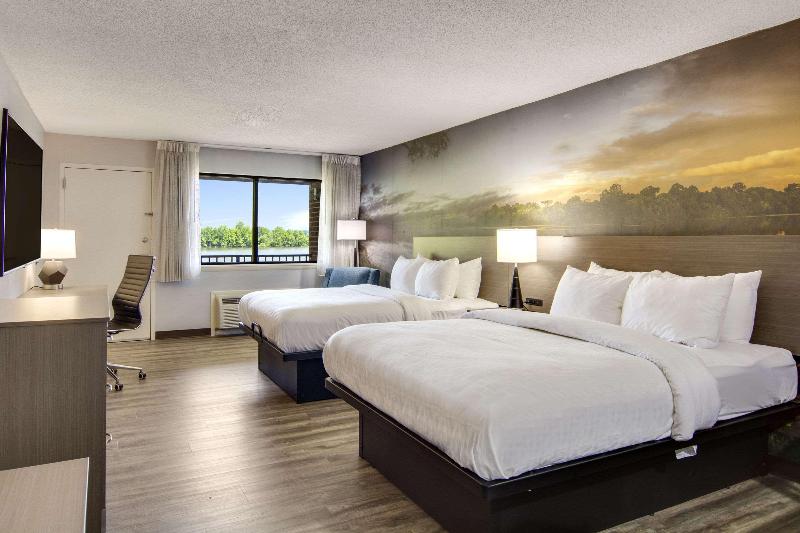 Clarion Pointe on the lake Clarksville South Hill image