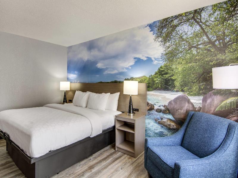 Clarion Pointe on the lake Clarksville South Hill image